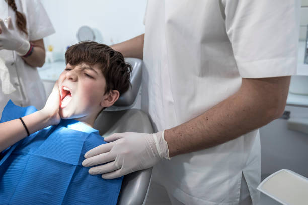 Best Emergency Tooth Extraction in Devine, TX